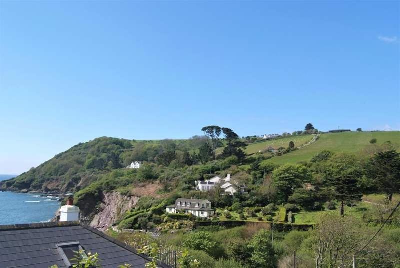 Cosy Beachfront Retreat With Stunning Sea Views & Free Access To A Local Indoor Pool Talland Extérieur photo