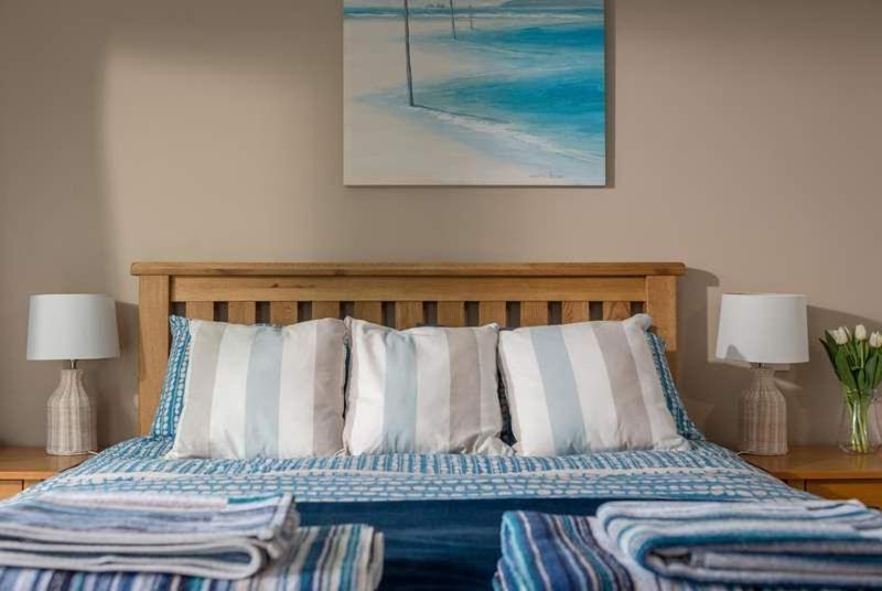 Cosy Beachfront Retreat With Stunning Sea Views & Free Access To A Local Indoor Pool Talland Extérieur photo