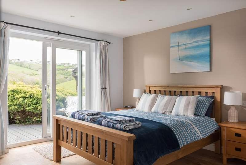 Cosy Beachfront Retreat With Stunning Sea Views & Free Access To A Local Indoor Pool Talland Extérieur photo