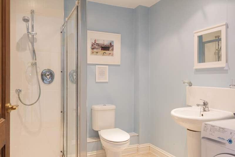 Cosy Beachfront Retreat With Stunning Sea Views & Free Access To A Local Indoor Pool Talland Extérieur photo