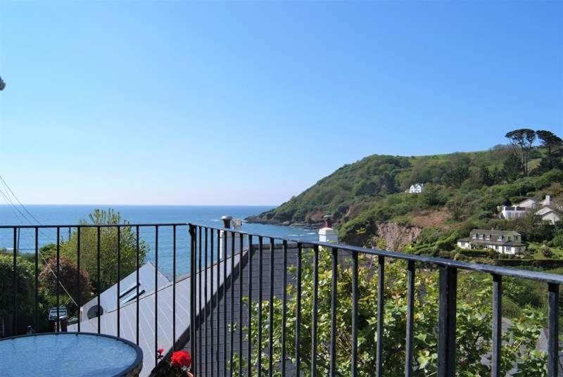 Cosy Beachfront Retreat With Stunning Sea Views & Free Access To A Local Indoor Pool Talland Extérieur photo